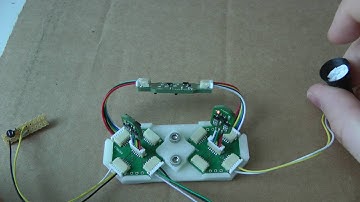 Plastic synapse connecting two e-neurons.