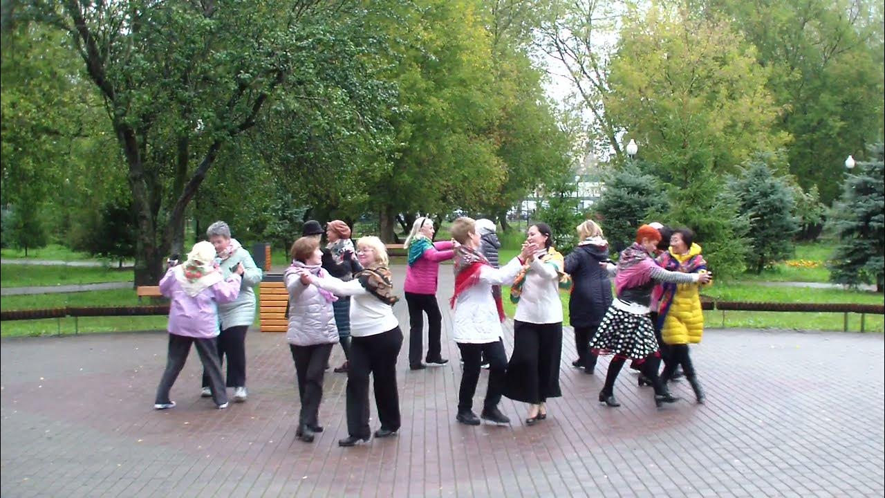 Пр веселый 1. Московское долголетие Рязанский проспект. Московское долголетие занятия на свежем воздухе. Кадриль на свежем воздухе. Бал Московское долголетие.