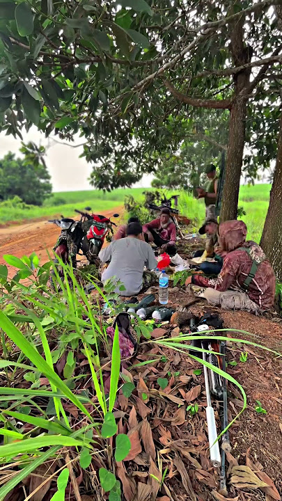 Makan bersama teman teman di alam liar #fypyoutube #tekukurliar #hunting #berburu #camping #fyp