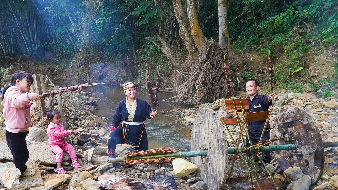 Dwarf Family Roasts Whole Quail at the Forest stream | Survival Life
