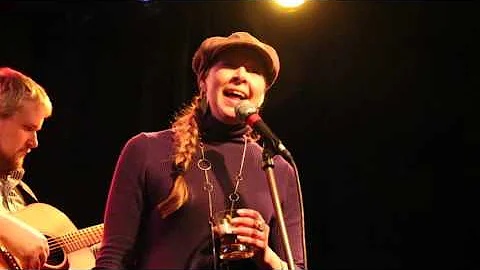 Joanna Lowe - As Best As We Can Bear - AcoustiCafe...