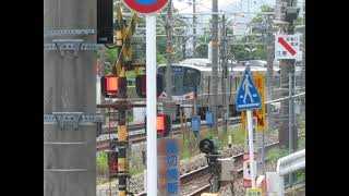JR山崎駅に大阪方面に向かう普通が到着した直後、快速が通過-2022年5月25日