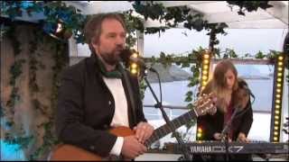 Video thumbnail of "Ola og Kaia Bremnes - Folk i husan (NRK Sommeråpent 2013)"