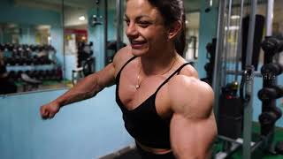 Anastasia Leonova - Very muscle female bodybuilder flex and workout