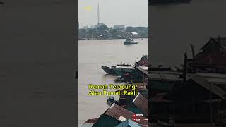 Pemandangan Ditepian Sungai Musi Palembang Sumatera Selatan dan Aktifitasnya.