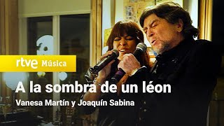 Video thumbnail of "Vanesa Martín y Joaquín Sabina - A la sombra de un león (actuación Especial Navidad 2020)"