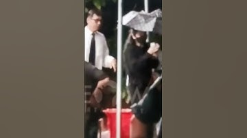 Hàng Trăm nguời Đội Mưa Đến Viếng Dv Ngọc Trinh.