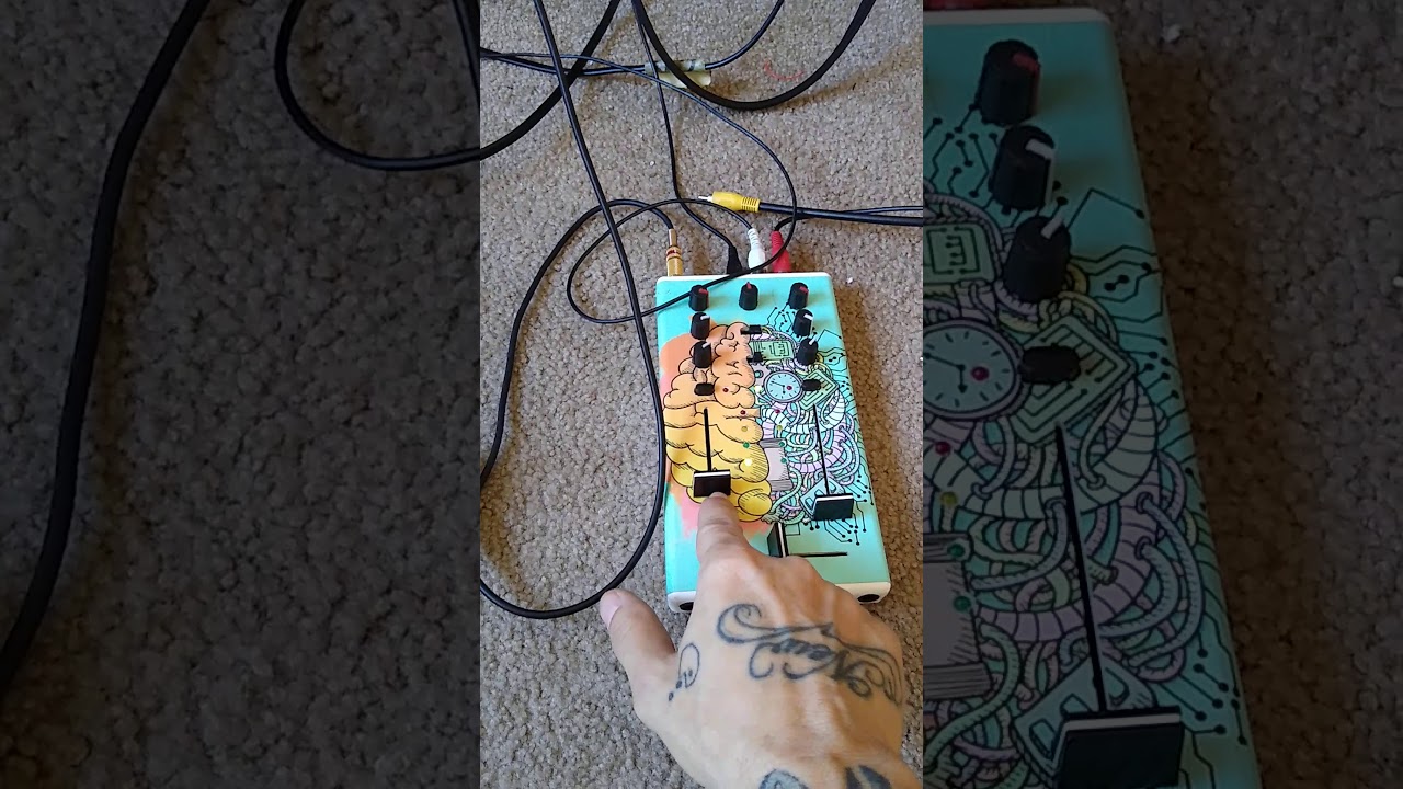 Decaying Electronics- how to use the audio function on the glitch zapper mixer.