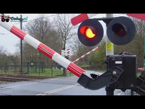 Spoorwegovergang Groenekan ??4K?? // Dutch railroad crossing