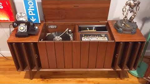 1967 Zenith X930 Stereo Console