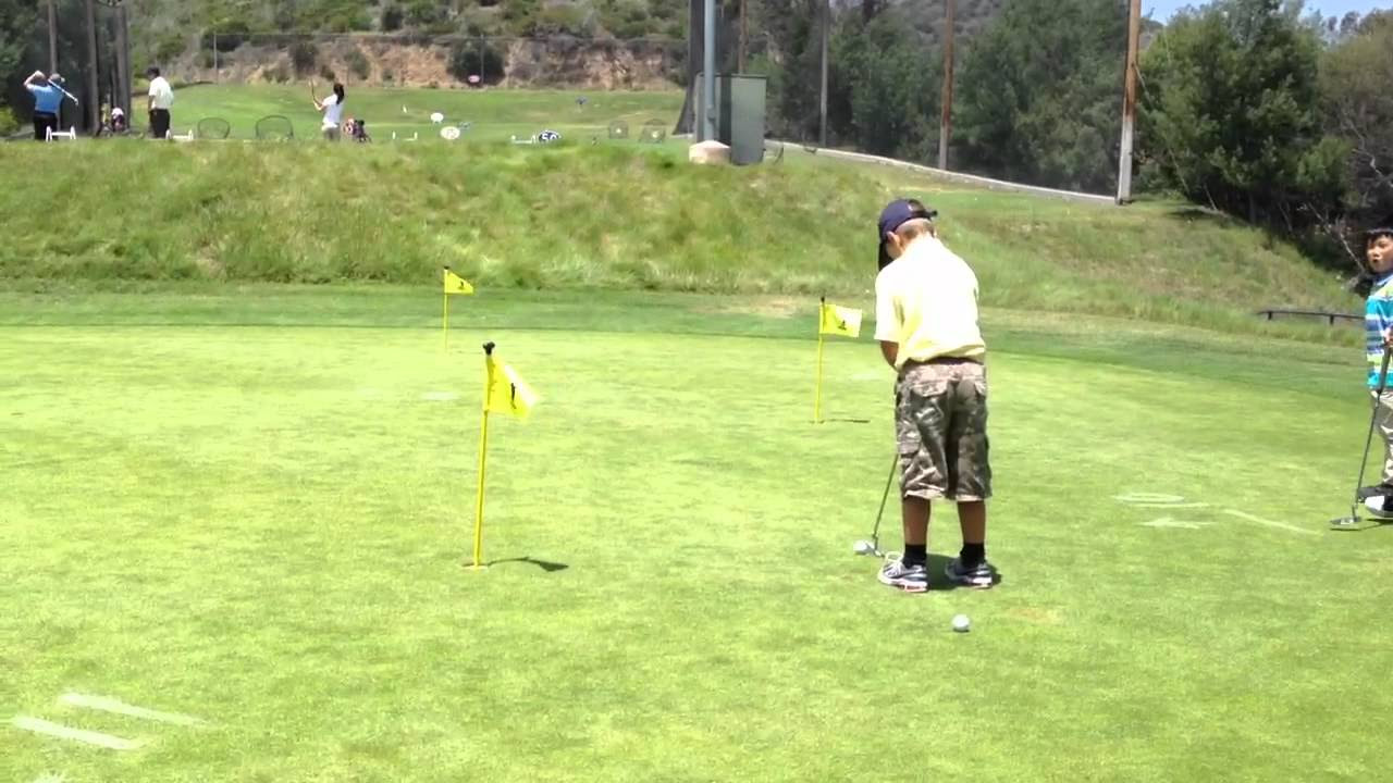 Jasper Collins putting