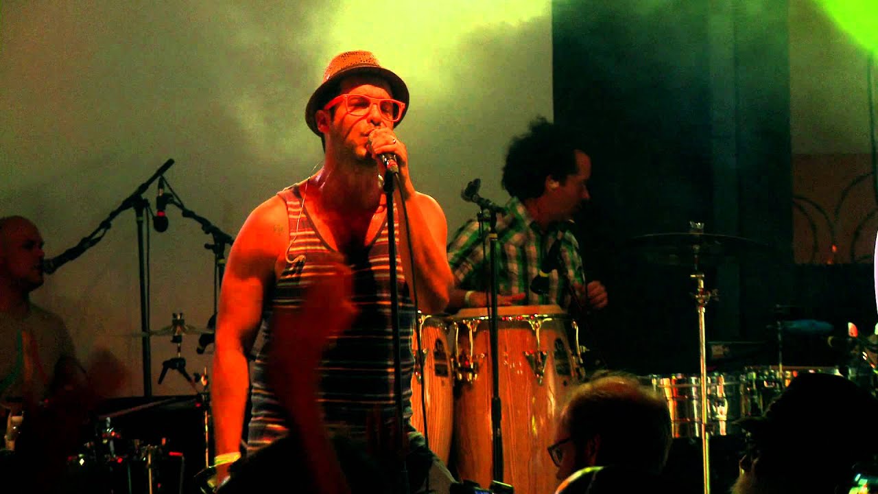 Los Amigos Invisibles - Mentiras - Live - 2013 Los Amigos Invisibles - Mentiras - Live - 2013