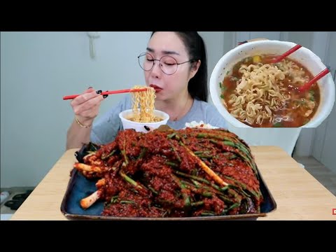 밥차려먹기 귀찮을땐,입맛돋는 (선화동실비매운파김치)와 흰쌀밥,육개장 컵라면으로 한끼 맛있게 때웁니다.(오늘따라 파김치가 너무매워요 ㅠㅠ)