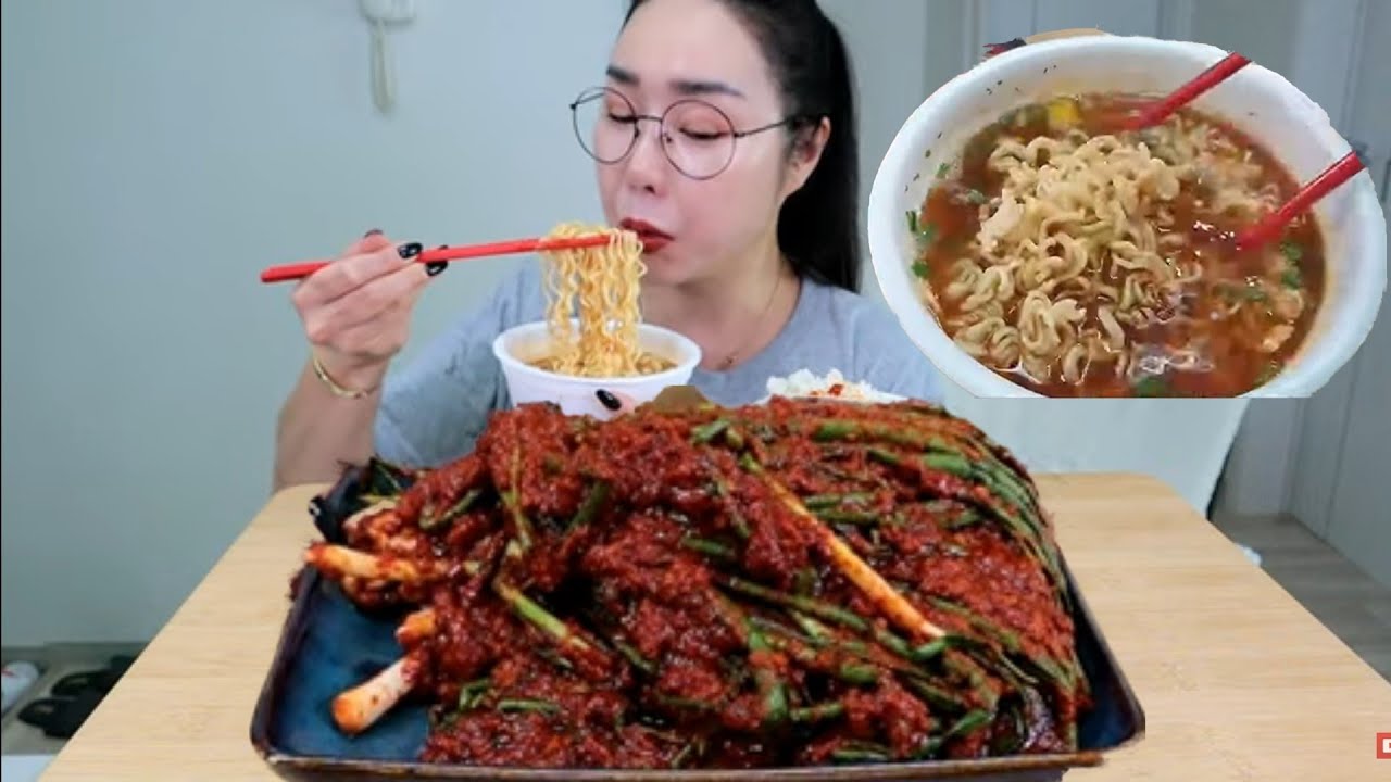 Очень острое блюдо кимчи.