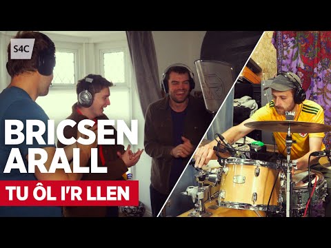 TU ÔL I'R LLEN: 'BRICSEN ARALL' | LOS BLANCOS