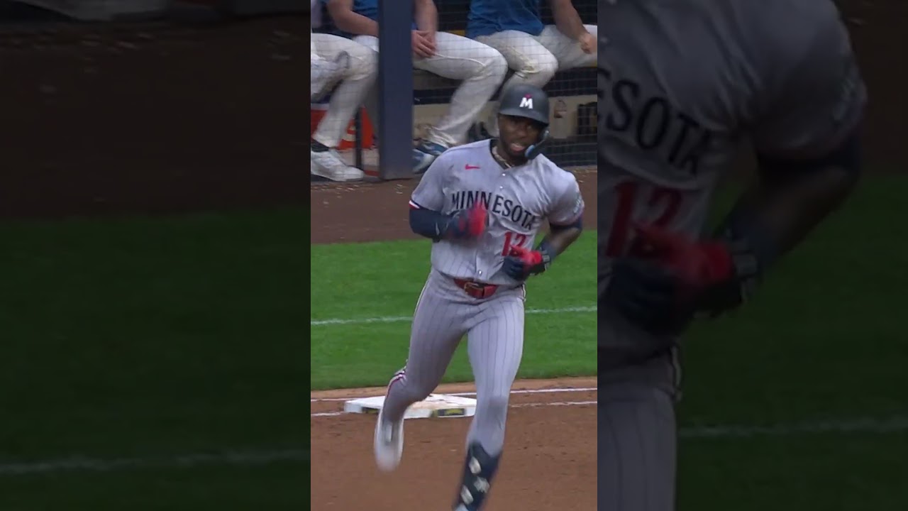 Kaelen Culpepper's first Major League hit is a home run! His family is there to see it ❤️