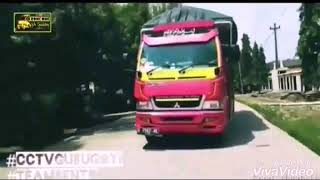 Truk cabe Oleng capten buka pintu kanan