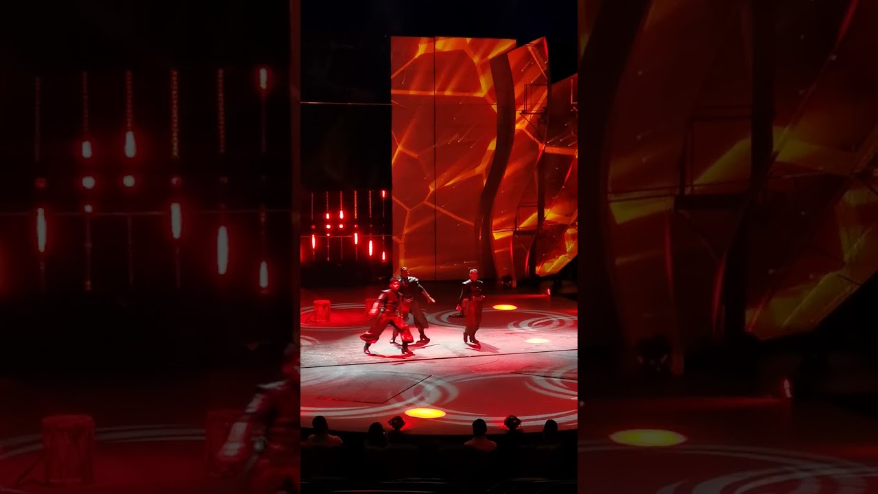 Dance with chains - Pluma Circus, Dubai 