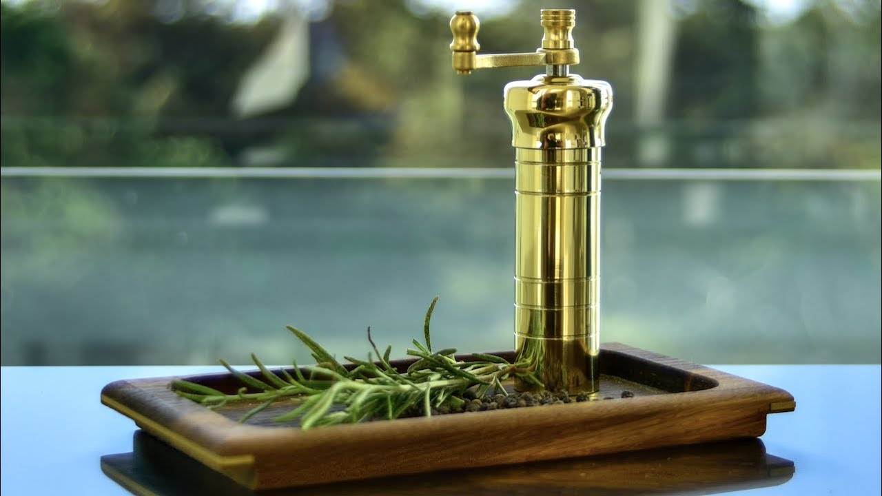 'Small brass mill' for pepper