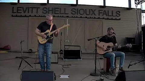 Nathan Barrow w/ Carey Hofer "King of the Rodeo"