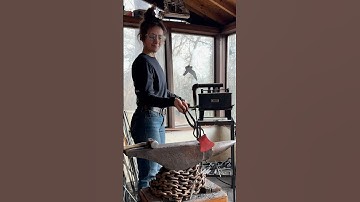 10 minute tongs! 🪓#blacksmith#forge#hatchet#metalwork#metalart#handmade#smallbusiness