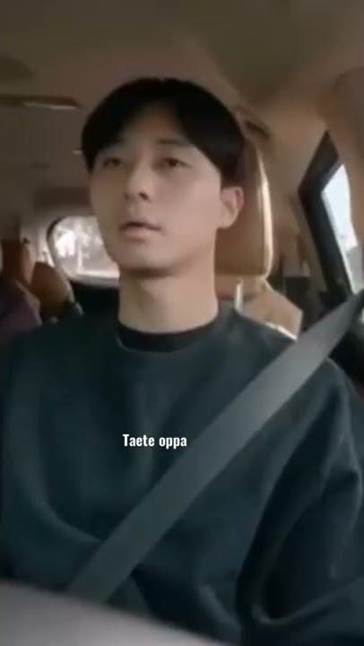 Taehyung singing Christmas tree 😭