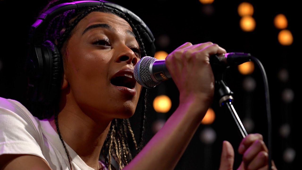 Brooke Combe - Dancing At The Edge Of The World (Live on KEXP)