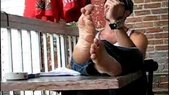 Smoking barefoot