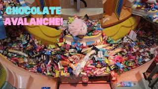 Chocolate Crunchie Avalanche!! Candy Pusher JACKPOT!! Playing The BIG SWEET LAND Arcade Game screenshot 2
