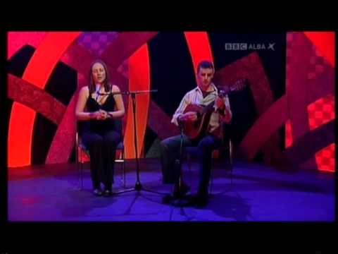 Julie Fowlis and Éamon Doorley - Tha Mo Ghaol Air Aird A&rsquo; Chuain !