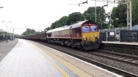 DB Cargo UK 66144 passes through Berkhamsted with empty wagons 11/06/22