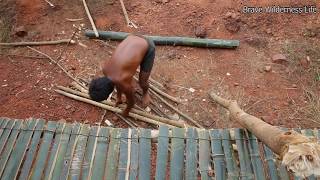 Dig the cliff to build natural swimming pool hole with greatness house