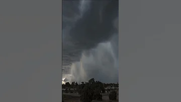 سبحان الله شوفوا قوة الهطول المطر 