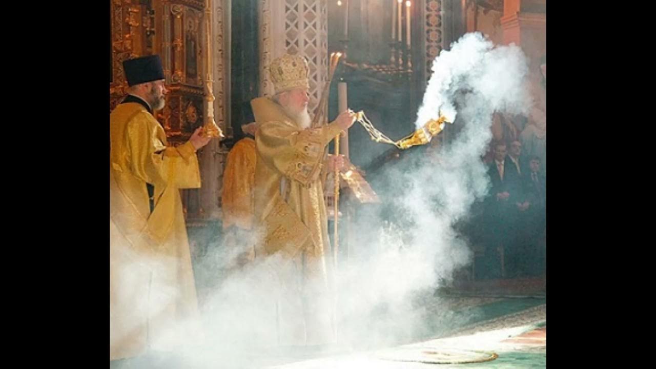 кадило в храме. кадило в церкви. каждение престола. каждение в храме что означает. возжигание ладана в церкви.