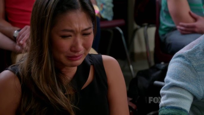 The 'Glee' season finale: Pomp, circumstance, sobbing, singing