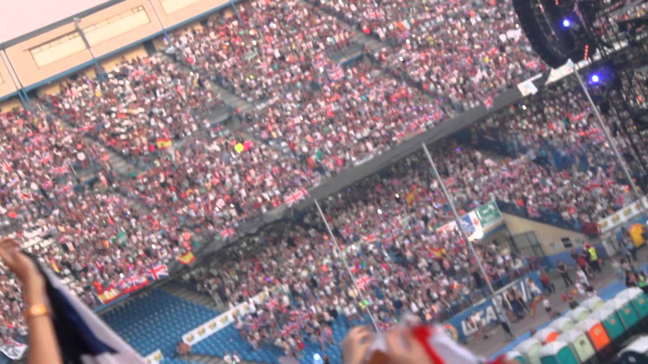 Don't forget where you belong - One Direction (WWAT Madrid 10/07/14) Proyecto banderas