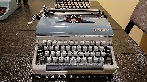Fixing a loud rattling carriage on a Torpedo 18B typewriter (and other issues)