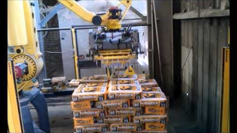 Robotic Bag Palletizer-Concrete bags and wooden pallets