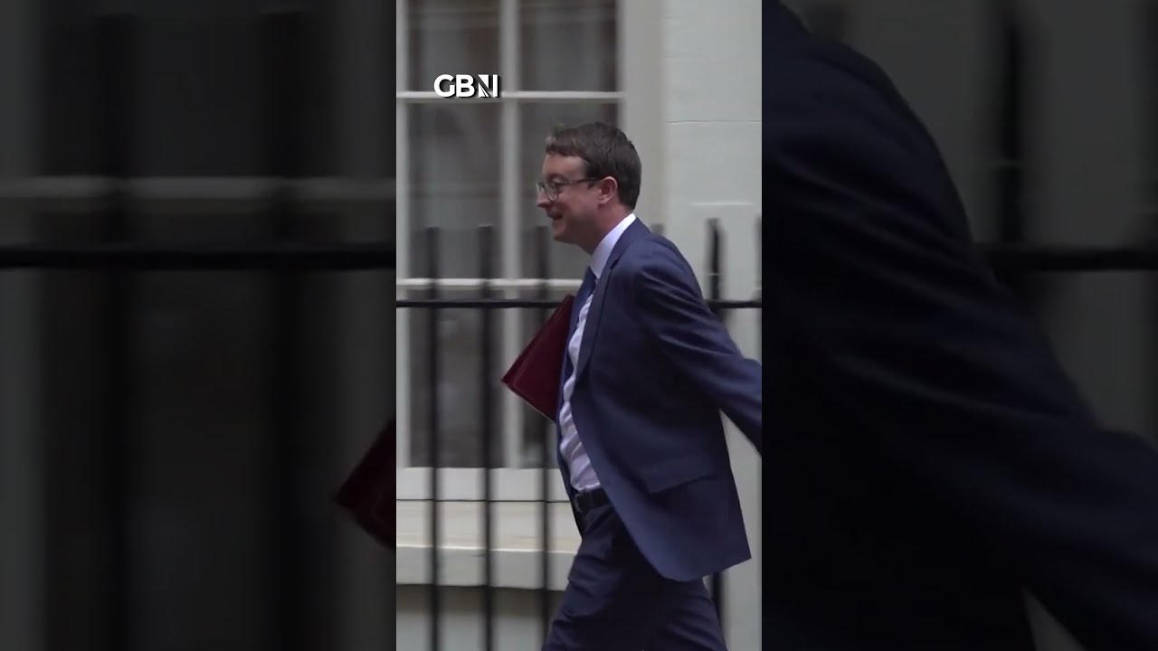 TORY LEADERSHIP ONSLAUGHT Senior Conservative MP Tells Rishi Sunak To CALL TIME ON DOOM LOOP 