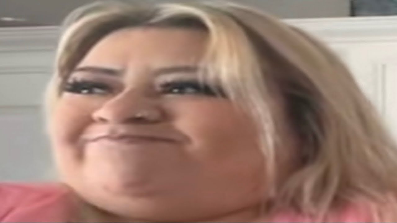 Эш Тревино притворяется, что у неё нет обязанностей, 13 минут подряд 😭