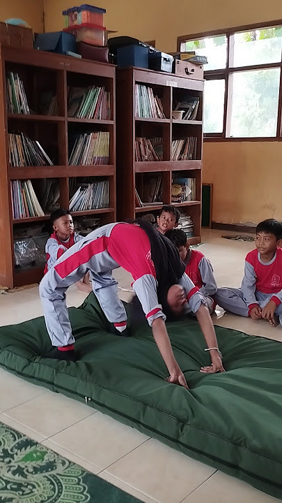 cewek roll depan, cium lutut, kayang, roll belakang #shorts #challenge
