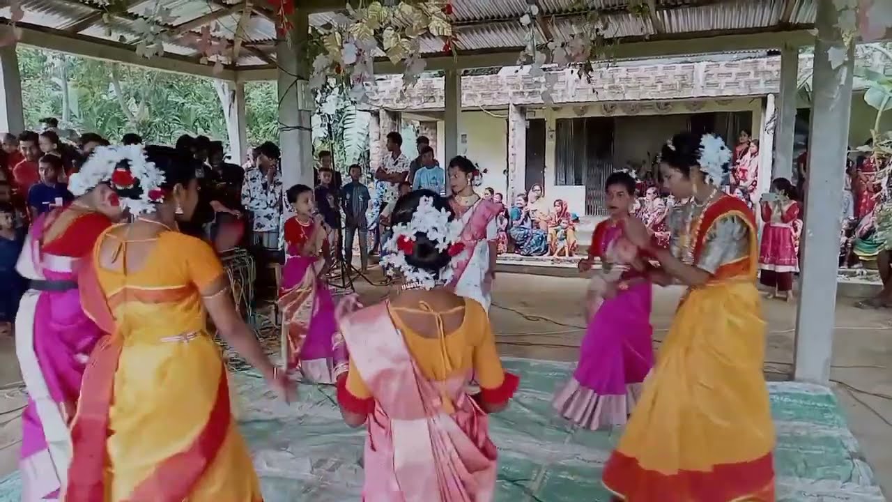 অসাধারণ ধামাইল গান গেয়ে সকলের মন জয় করে নিলেন,দেইখে আইলাম তারে সইগো#shonathontvkulaura#damail#hindu
