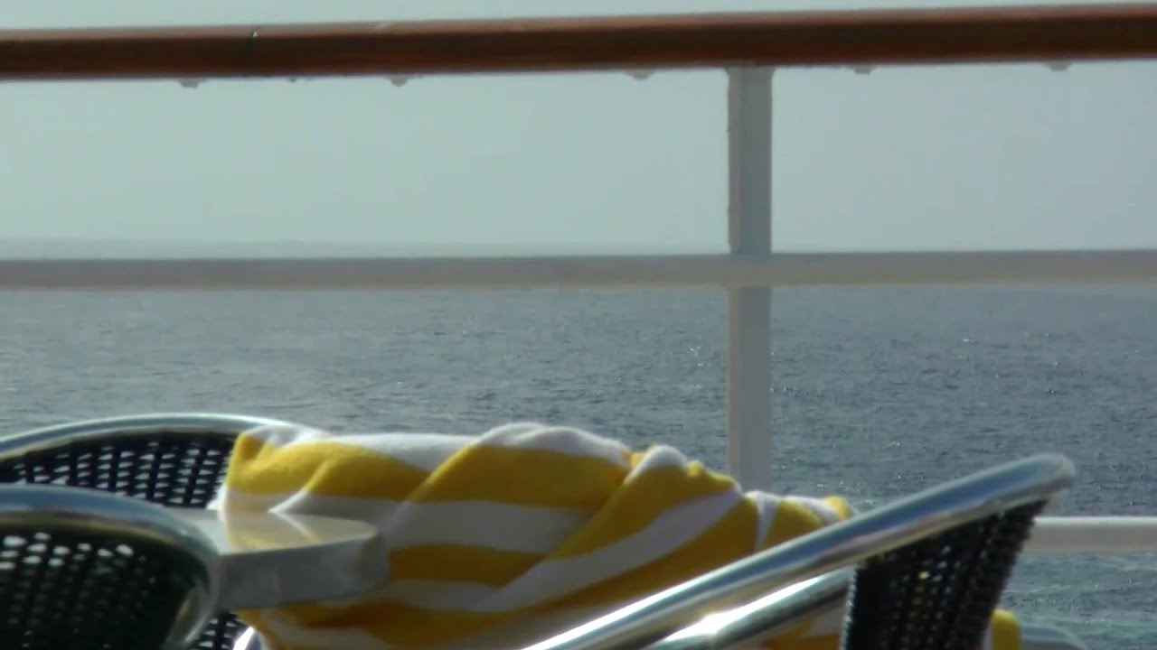 AIDA Cara Kreuzfahrtschiff Seegang vor Marokko leichte Wellen, aber auf und ab