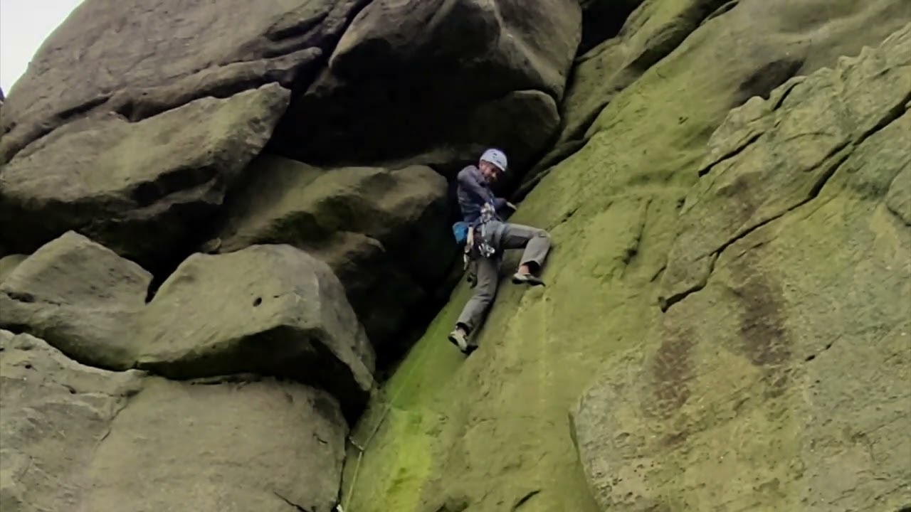 Almscliff -  Frankland's Green Crack (VS)