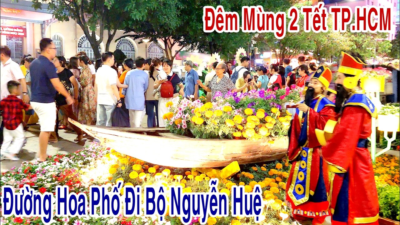 Đường Hoa Phố Đi Bộ Nguyễn Huệ Mùng 2 Tết Đông Kín Người