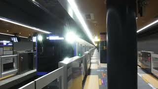 相鉄・東急新横浜駅　都営6500形発車