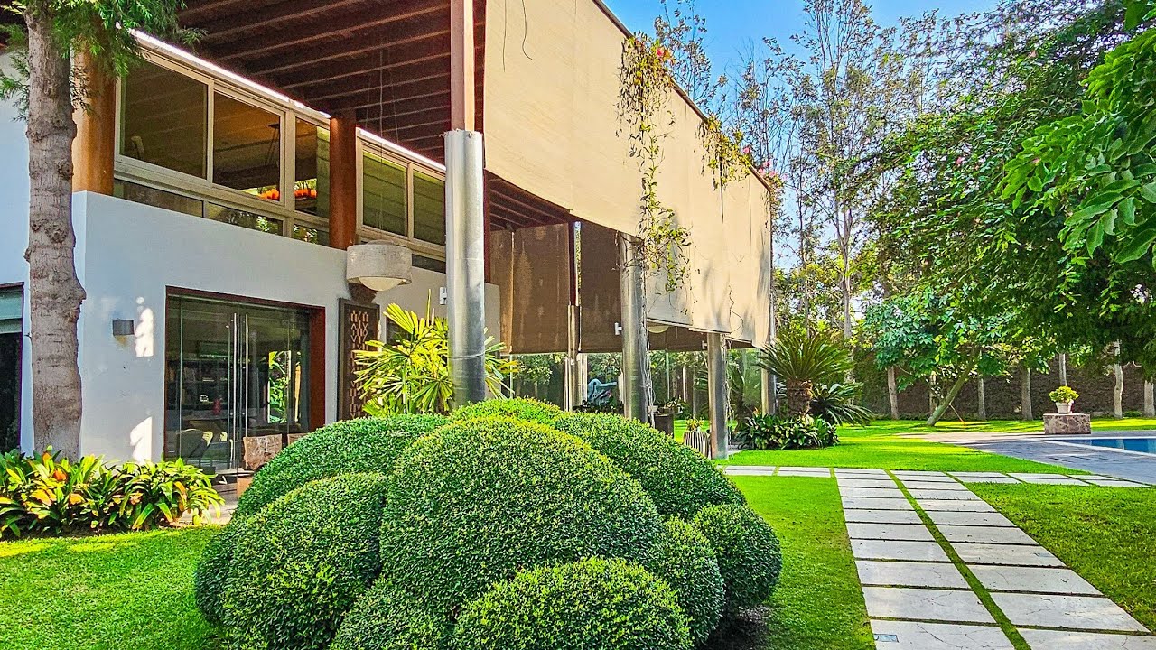 SE VENDE ESPECTACULAR CASA EN LA PLANICIE, LA MOLINA. LIMA - PERÚ