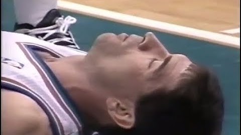 Chris Webber Drops John Stockton on First Play of the Game