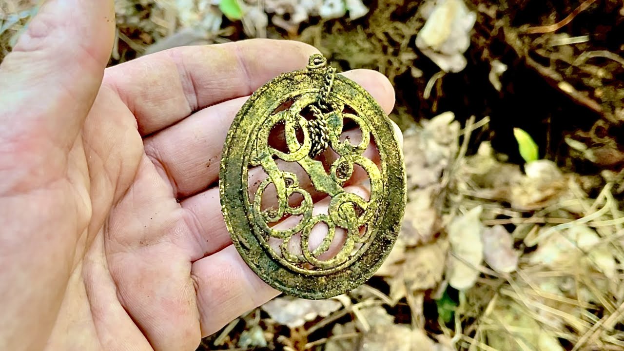 Crazy find metal detecting and I have no idea how old it is - YouTube