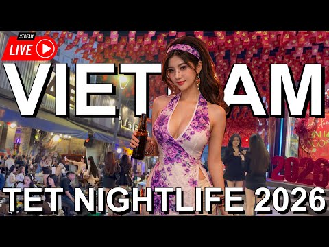 Moeders strijd tegen de vochtigheid in de grot om een stenen hut te bouwen.